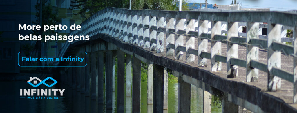 Ponte da Lagoa do Violão, em Torres, com o texto à esquerda "More perto de belas paisagens: falar com a Infinity"