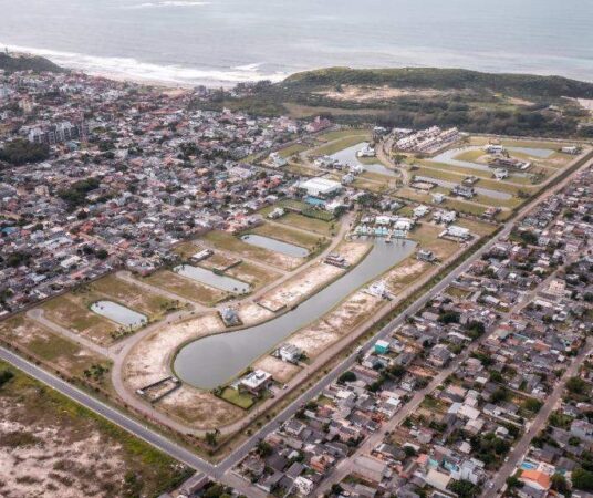 Terreno à venda no Ilhas Park: