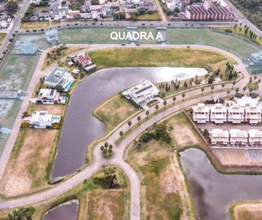 Terreno à venda no Ilhas Park: