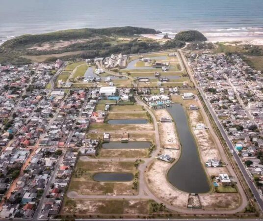Terreno à venda no Ilhas Park: